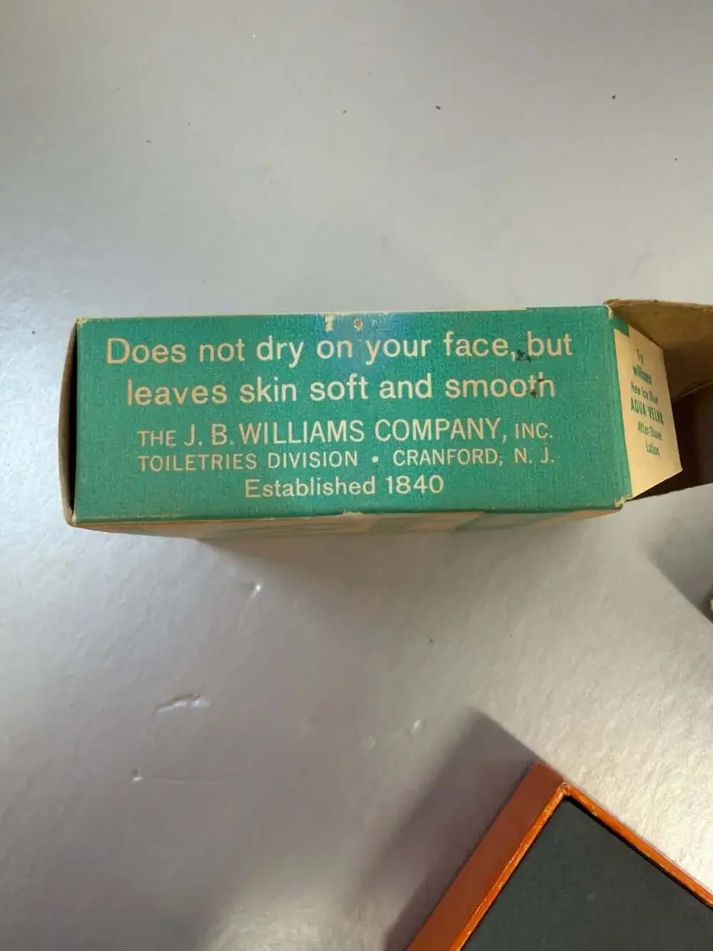 Vintage Williams Mentholated Mug Shaving Soap 1.75oz & Carborundum 104 Razor Hon